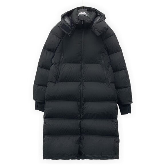 Moncler Black logo patch hooded zip-up long-sleeve down jacket - Picture 1 of 9